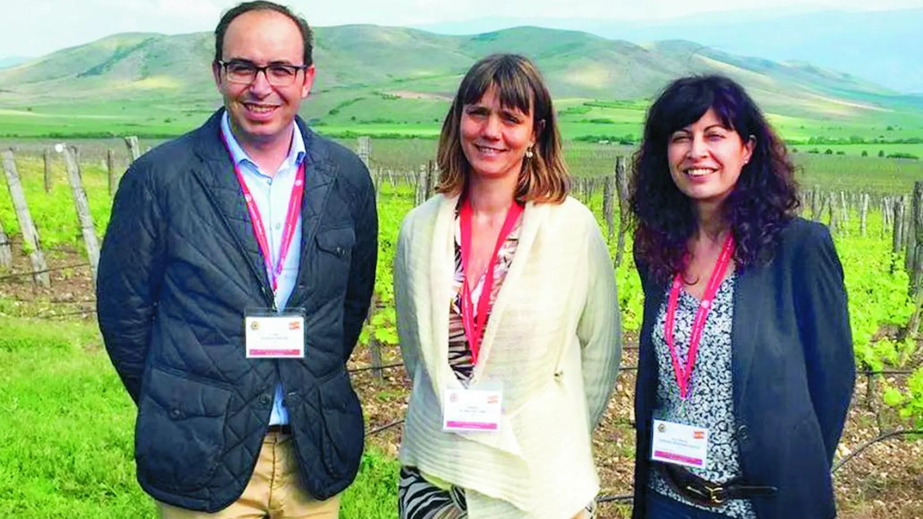 La concejala Ana Redondo, antes de presentar la candidatura en Plovdiv, junto a Víctor Alonso y Ángela de Miguel