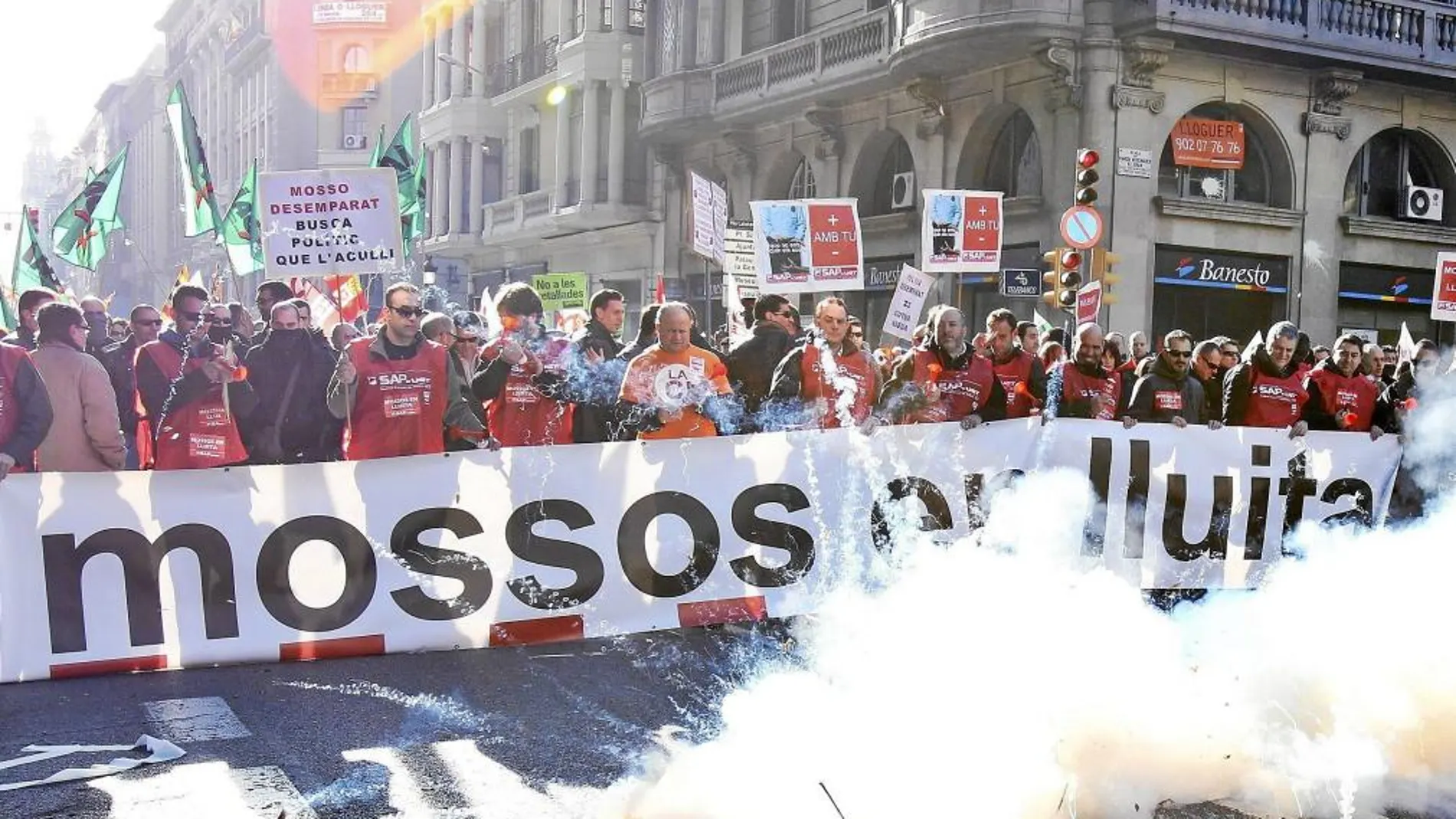 Protesta de los Mossos ante la nueva tanda de recortes que prepara la Generalitat