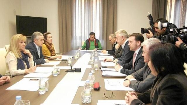 Instante de la reunión de ayer de los miembros del Consorcio del Aeropuerto de León
