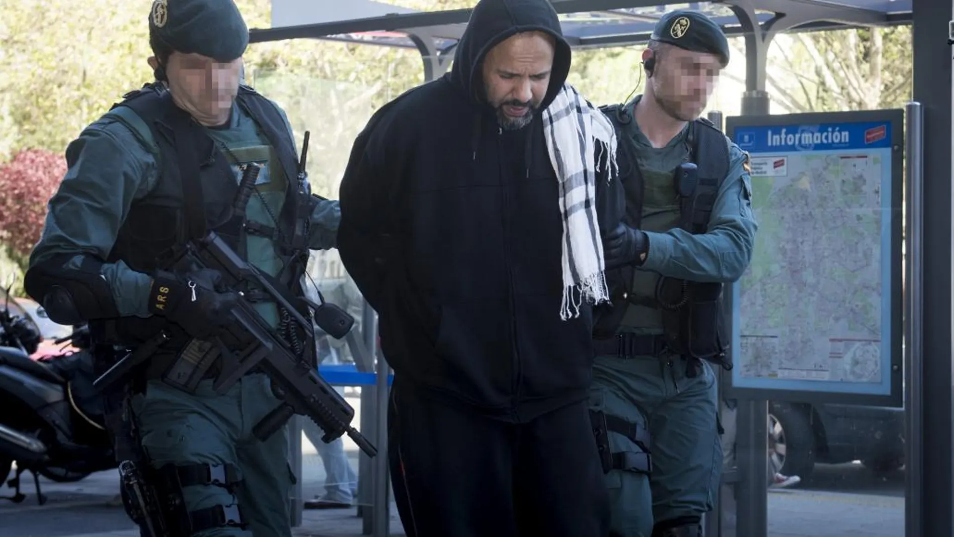 Uno de los cuatro detenidos en Madrid como presuntos integrantes de una organización encargada de la captación y adoctrinamiento de yihadistas