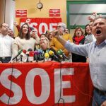 Representantes de 50 plataformas militantes socialistas presentaron ayer en Madrid un manifiesto para pedir primarias