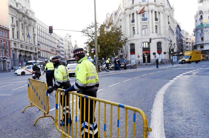 No hubo apenas atascos ni en Alcalá ni en Princesa, donde la Policía y los agentes de Movilidad colocaron las vallas para evitar el acceso a los no residentes