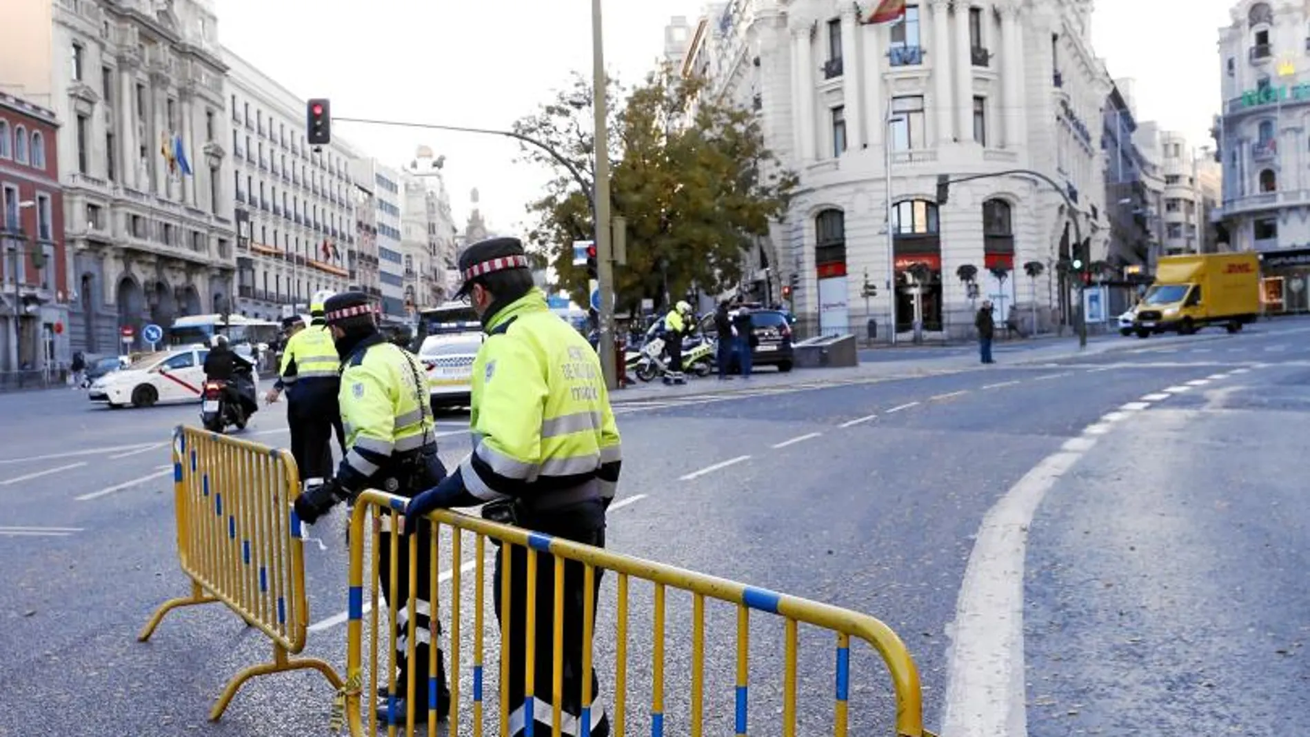 No hubo apenas atascos ni en Alcalá ni en Princesa, donde la Policía y los agentes de Movilidad colocaron las vallas para evitar el acceso a los no residentes