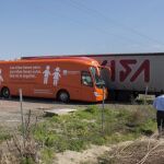 Autobús de la organización Hazteoir retenido en un aparcamiento de la localidad madrileña de Coslada.