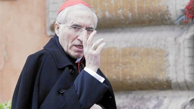 El cardenal Antonio María Rouco Varela tras abandonar la casa de Santa Marta