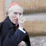 El cardenal Antonio María Rouco Varela tras abandonar la casa de Santa Marta
