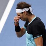 Rafael Nadal tras perder un punto durante el partido