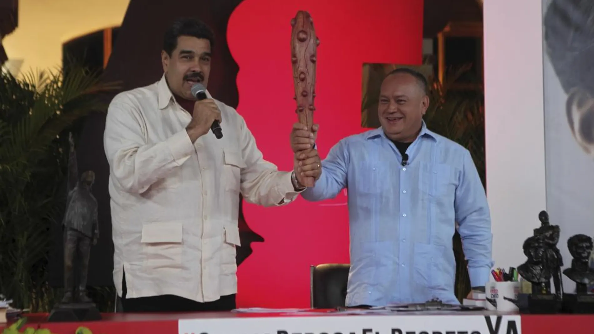 El presidente venezolano, Nicolas Maduro, junto al oficialista Diosdado Cabello