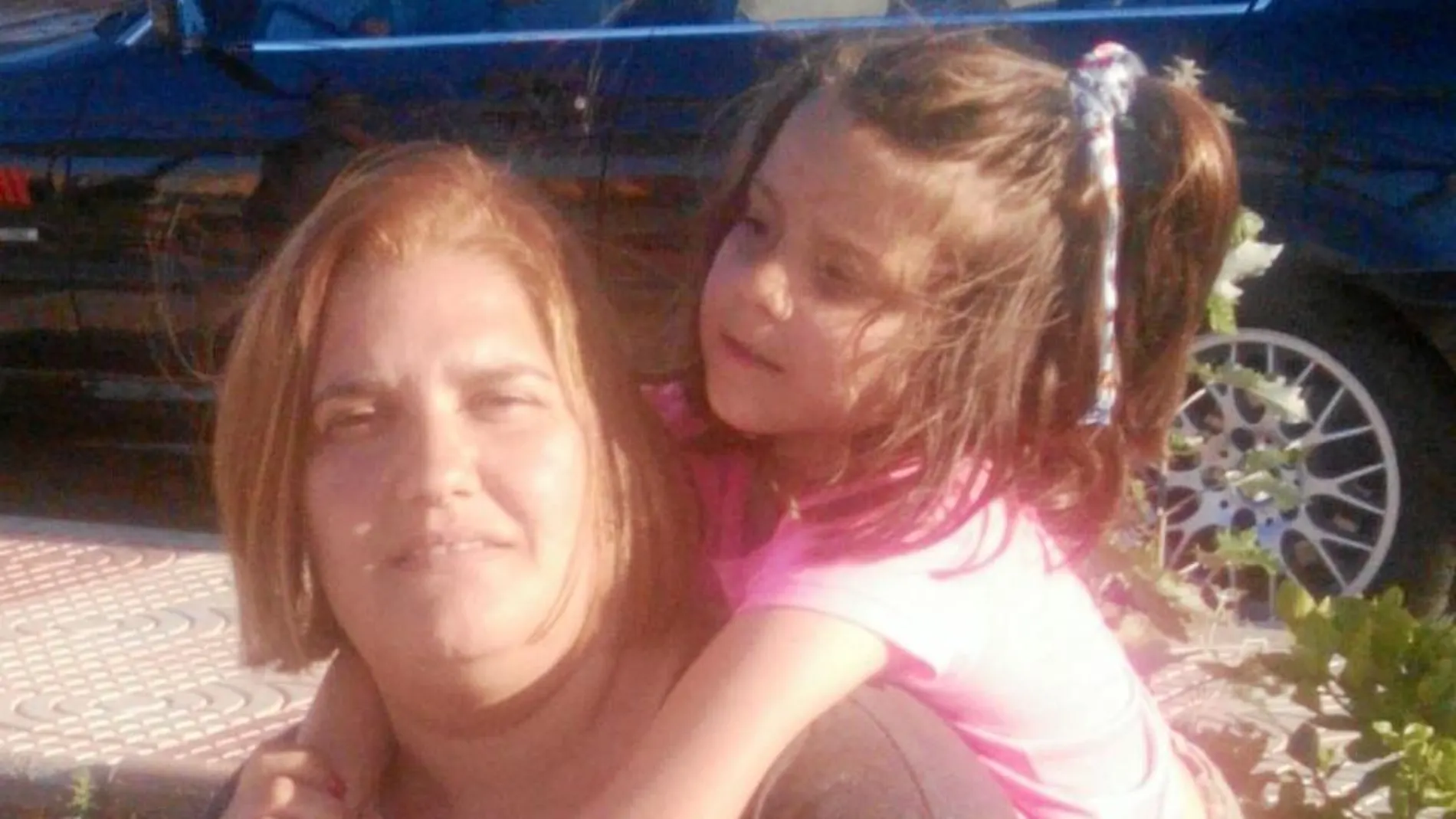Ana Belén (5 años). Rita Navarro, su madre, lo ha dejado todo para cuidarla