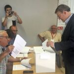Ximo Puig deposita su voto hoy en las primarias del PSPV.