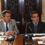 Juan Espadas, junto a Rafael Herrador, durante el acto celebrado en el Consistorio hispalense
