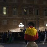 La plataforma civil catalana concentró a miles de personas frente al Palau de la Generalitat en contra de la propuesta de resolución parlamentaria que aboga por la ruptura con España