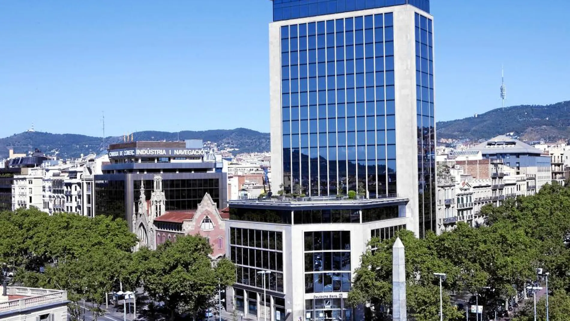Colau consiguió parar el hotel en la antigua sede del Deutsche Bank en la frontera del barrio de Gracia.