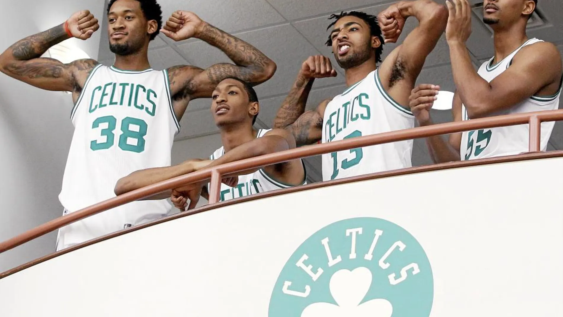 Cuatro jugadores de los actuales Celtics, en la presentación del equipo