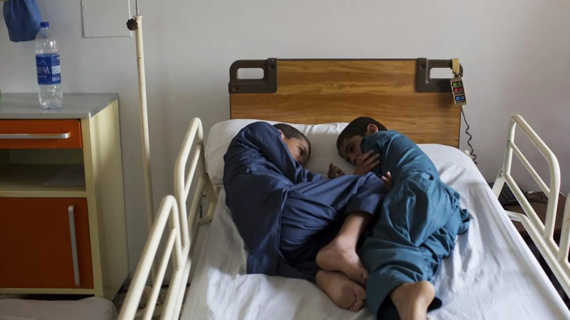 Los dos hermanos paquistaníes conocidos como los «niños solares»