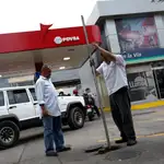  El chavismo desguaza la petrolera estatal ante la crisis económica