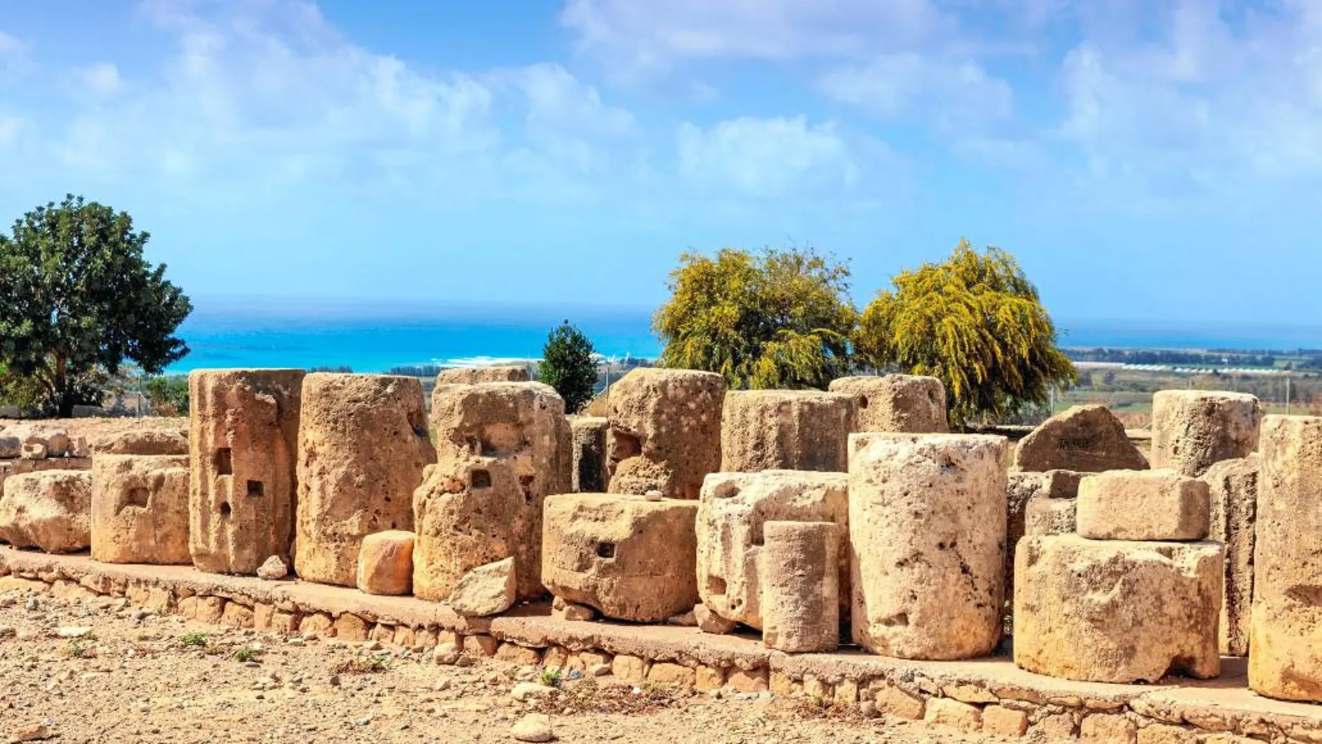 Visitar las ruinas del templo de Afrodita, en Pafos (Chipre)