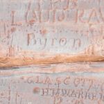Byron, en el Sunión. El poeta inglés dejó su huella en una columna del Templo de Poseidón en el Cabo Sunión, al sureste de Atenas