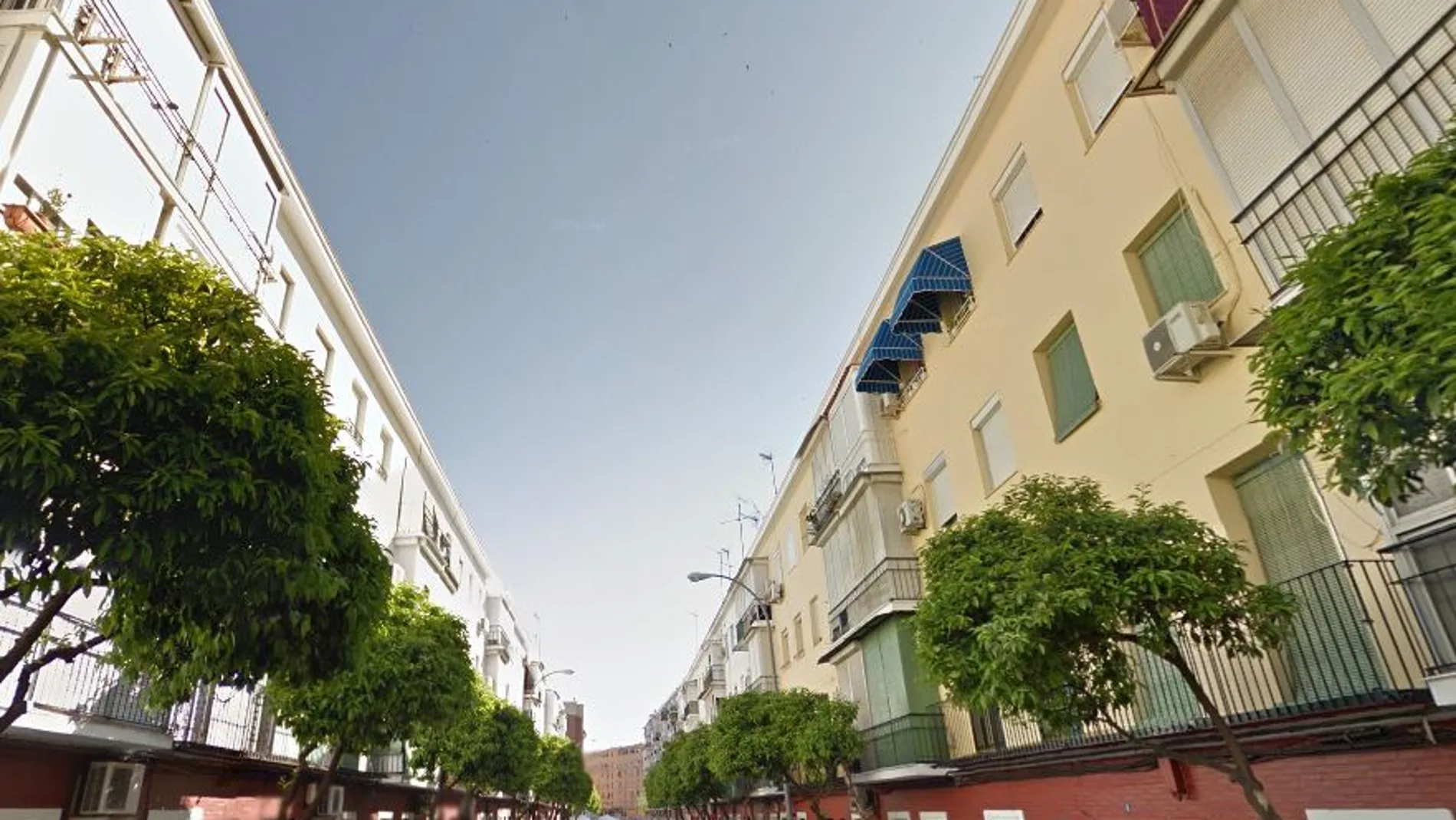 El cuerpo fue localizado en una vivienda de la calle Imaginero Luis Alvarez Duarte de Sevilla