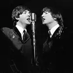 John Lennon (derecha) y Paul McCartney, en una grabación