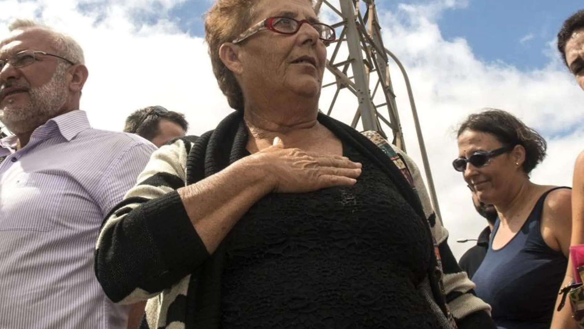 Josefa Hernández (c), de 62 años, a su llegada al centro penitenciario de Tahíche (Lanzarote)