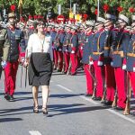 La alcaldesa de Pozuelo de Alarcón, Susana Pérez Quislant, pasa revista a la formación