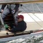 El Rey Juan Carlos navegando