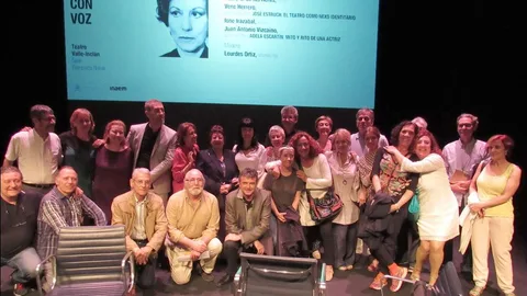 Foto de familia: profesores y antiguos alumnos de la RESAD/ Fotos cedidas por el CDN