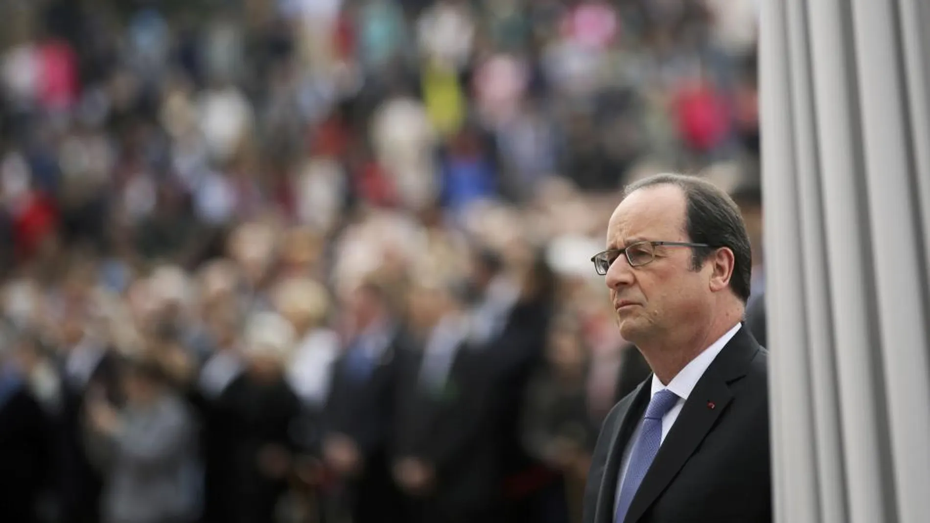 Según un sondeo, Hollande adelanta a Valls como posible mejor candidato
