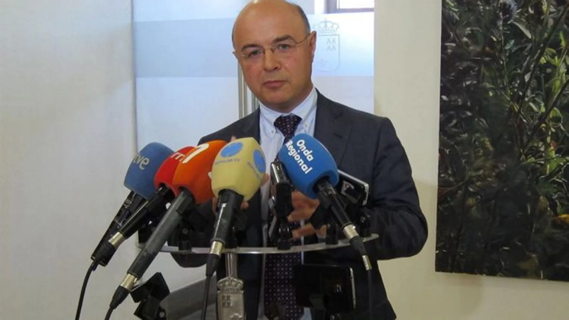 El consejero de Hacienda y Administración Pública, Andrés Carrillo, desmintió ayer cualquier deuda del Gobierno