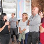 El diputado de Cultura, Xavier Rius, durante la visita que realizó a la Cova de Bolomor, en Tavernes de la Valldigna