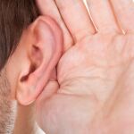 Llega la solución sin cirugía que permite recuperar la audición