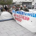 Concentración en frente de una entidad finaNciera de León.