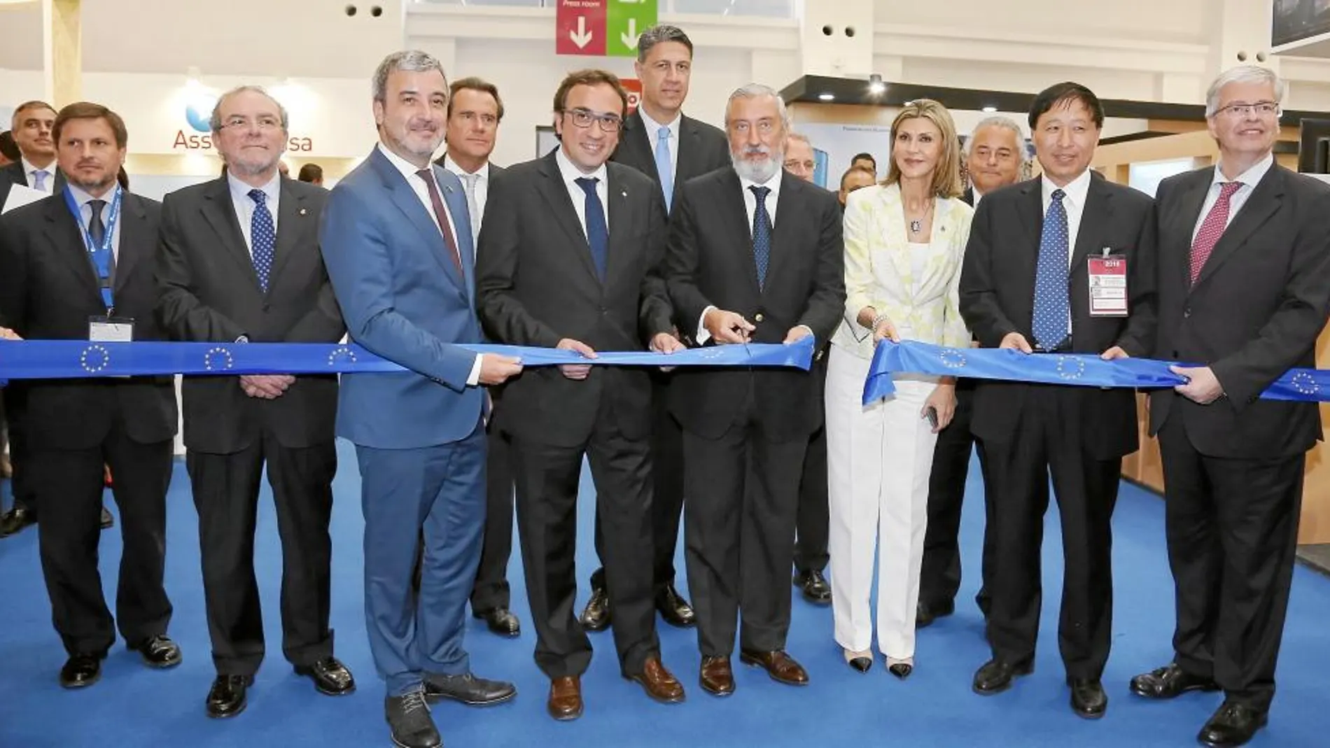 El secretario de Estado Julio Gómez-Pomar, en el centro de la imagen, inaugurando la 18a edición del Salón Internacional de la Logística ayer en Barcelona
