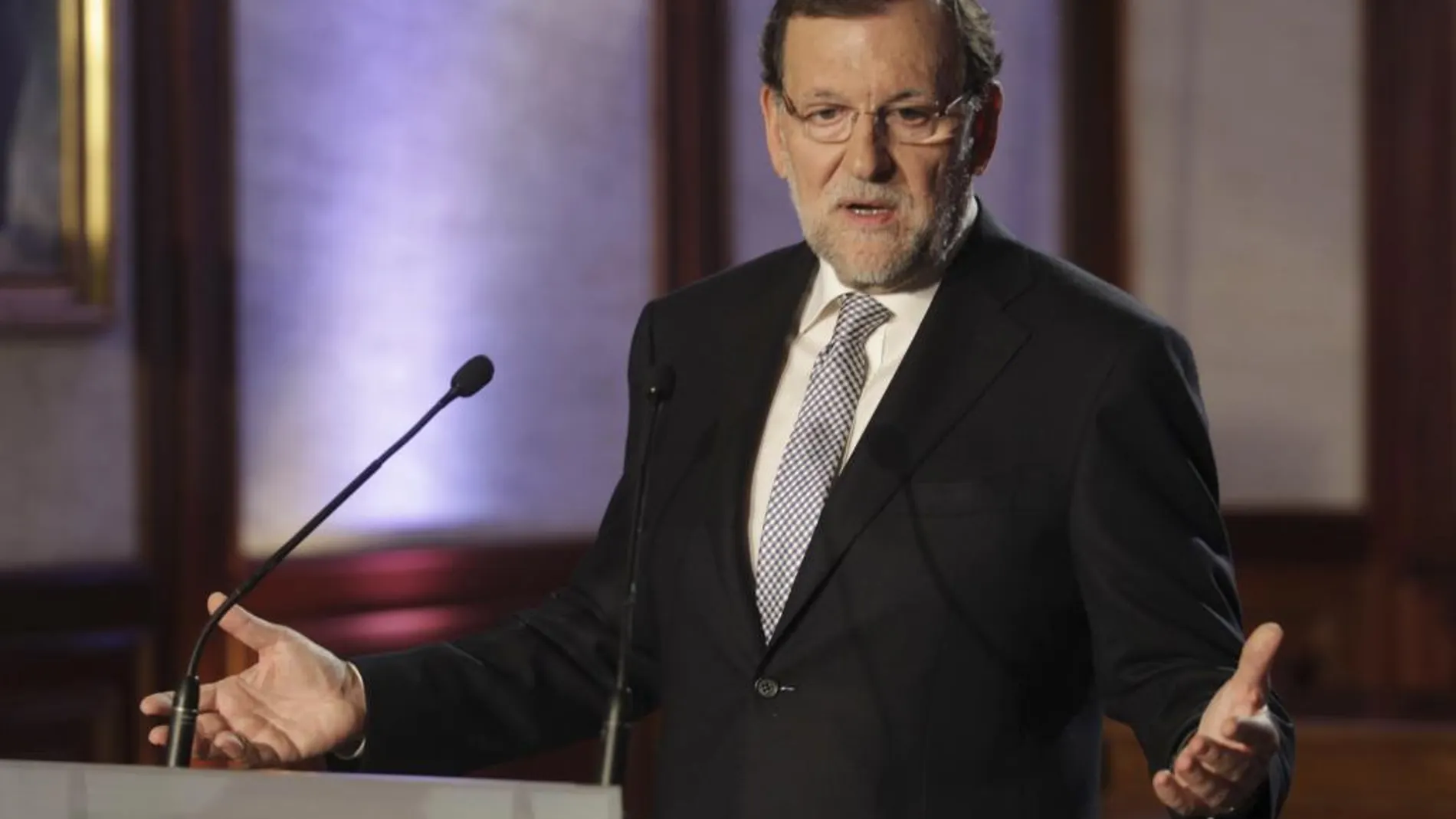 El presidente del Gobierno, Mariano Rajoy, durante la declaración institucional que ha hecho en el ayuntamiento de Béjar (Salamanca)