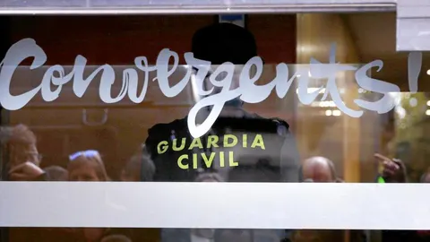 La Guardia Civil registra la sede de Convergència en Barcelona, el pasado octubre, en el marco de la investigación del «caso 3%»