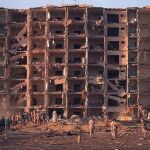 El edificio quedó completamente destruido y 19 soldados norteamericanos murieron