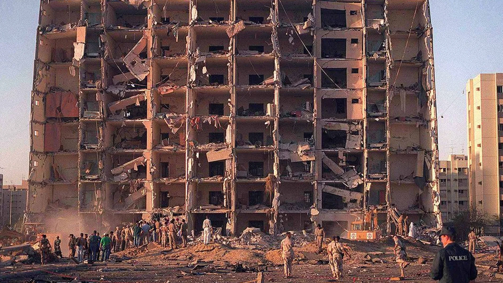 El edificio quedó completamente destruido y 19 soldados norteamericanos murieron