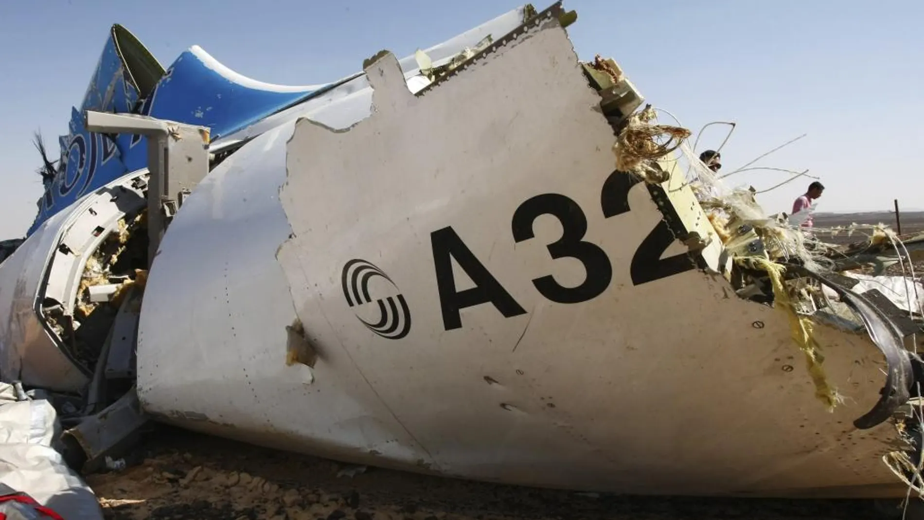 Una pieza del fuselaje del avión siniestrado en el Sinaí