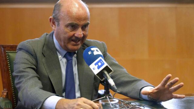 El ministro de Economía, Luis de Guindos, en una entrevista con Efe