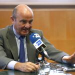 El ministro de Economía, Luis de Guindos, en una entrevista con Efe