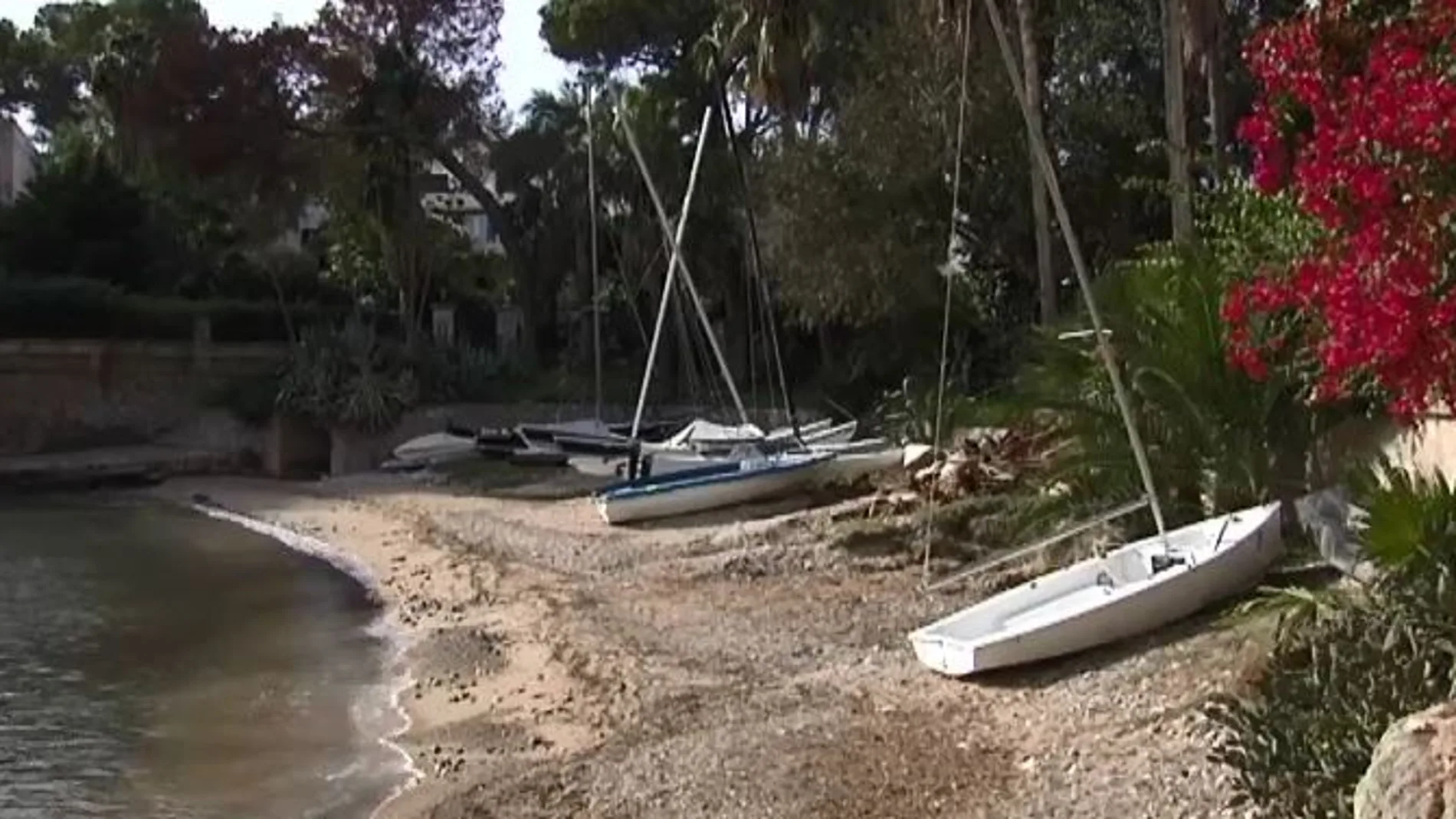 Un cementerio de barcos en las playas de Calvià