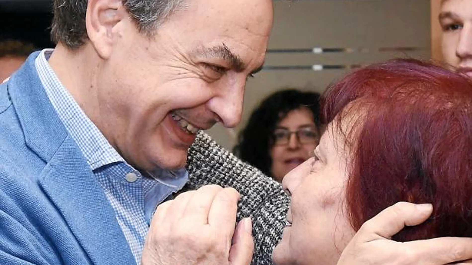 José Luis Rodríguez Zapatero, tras despositar su voto en la sede provincial del PSOE en León