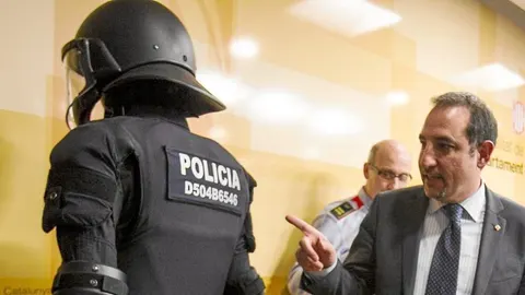 El conseller de Interior, Ramon Espadaler, en la presentación del código para identificar a los antidisturbios