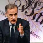 El gobernador del Banco de Inglaterr, Mark Carney, ofrece una rueda de prensa en Londres