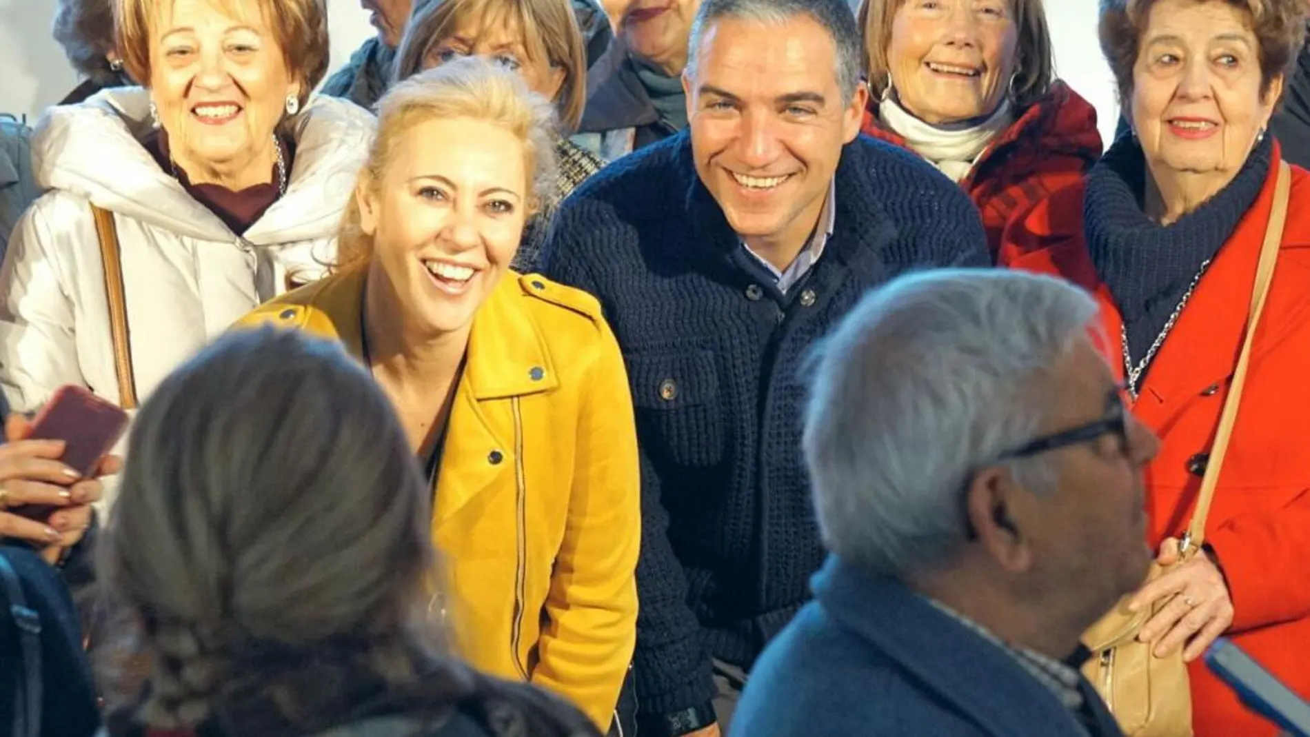 El presidente provincial del PP, Elías Bendodo, junto a Carolina España, en un acto ayer en Málaga