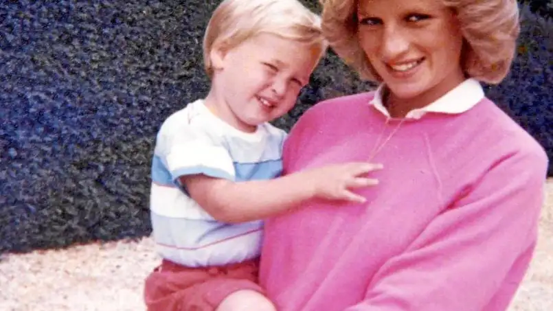 Lady Di junto a Guillermo y embarazada de Enrique