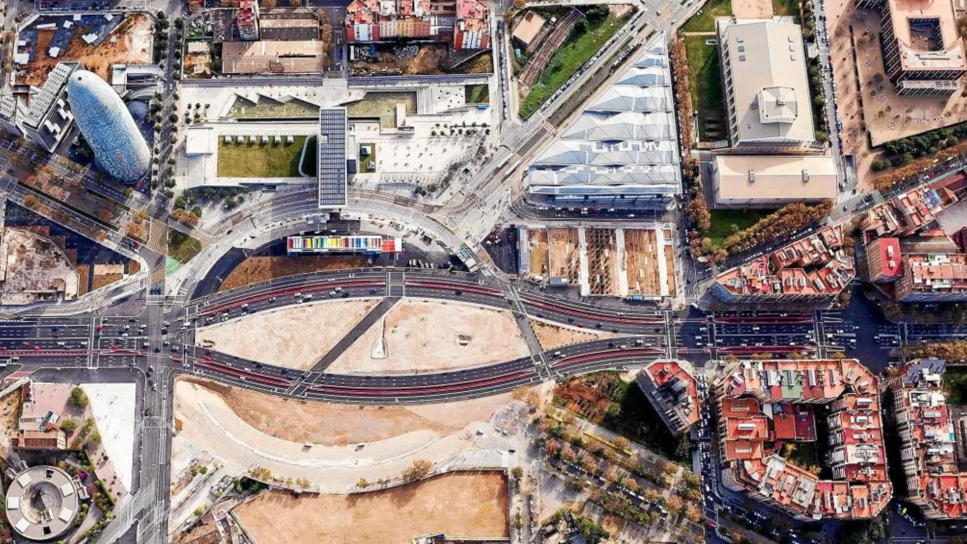 Vista aérea de las obras en la plaza de las Glòries