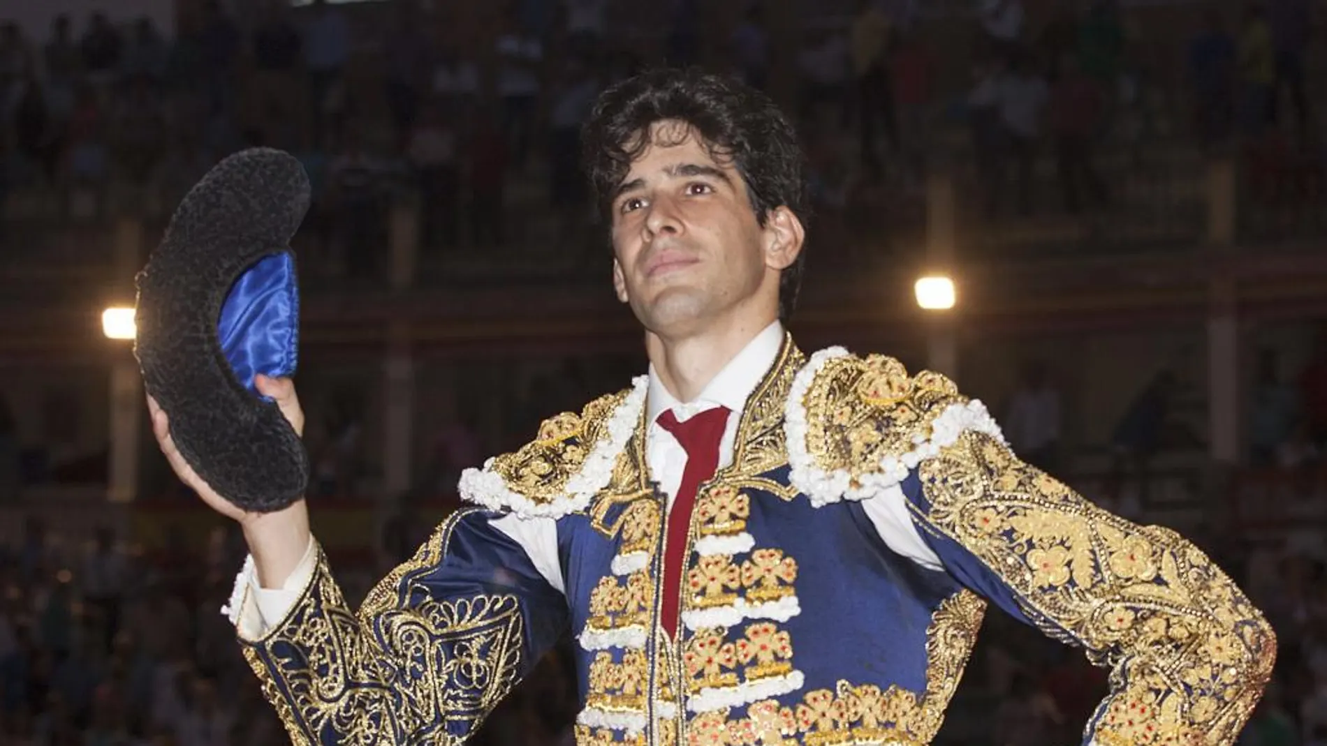 El diestro López Simón sale por la puerta grande tras cortar dos orejas en el cuarto festejo taurino de la Feria de San Julián en Cuenca