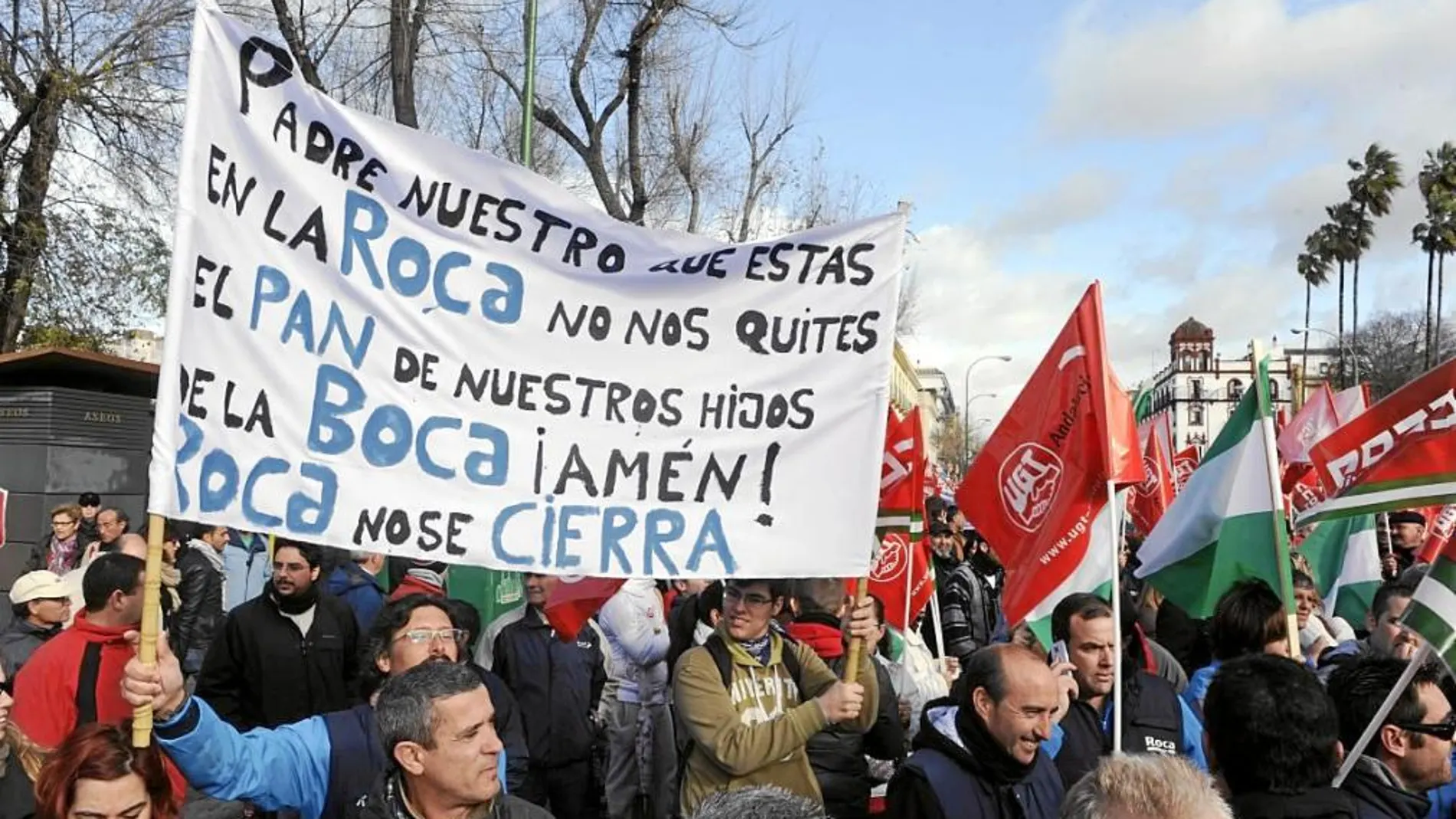 Los trabajadores de Roca se manifiestan en protesta por el ERE